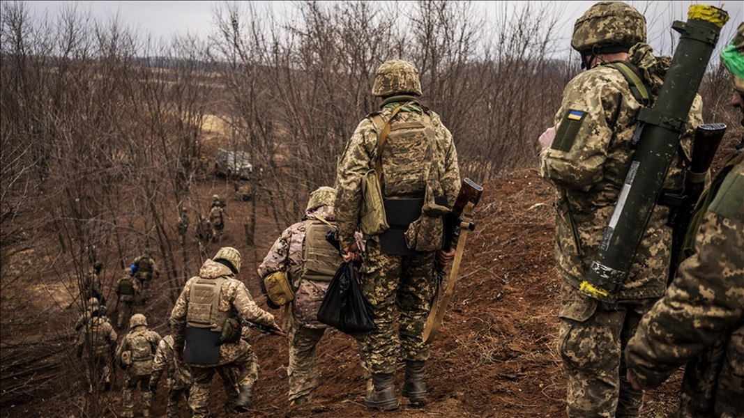 Văn phòng Tổng thống Ukraine Volodymyr Zelensky đang lên kế hoạch tiếp tục chiến đấu "cho đến người Ukraine cuối cùng" với việc thành lập 10 lữ đoàn mới thuộc  Lực lượng Vũ trang Ukraine, trên cơ sở hỗ trợ từ các nước phương Tây. Kế hoạch này dự kiến sẽ huy động cả những công dân Ukraine đã bỏ trốn ra nước ngoài trở về để tham gia vào các lực lượng này.