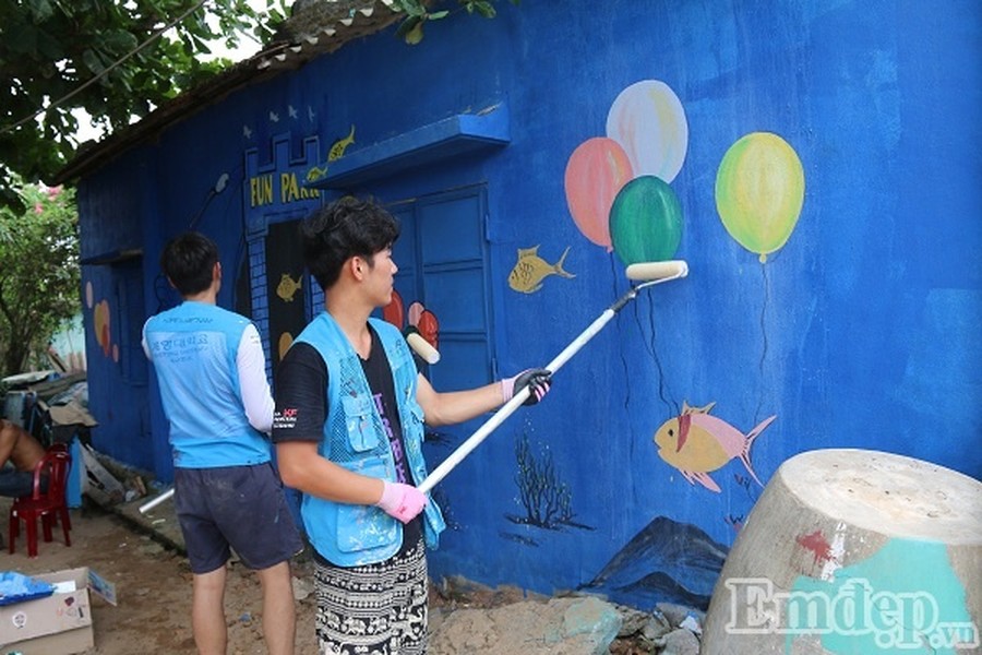 Đây là dự án giao lưu mỹ thuật cộng đồng giữa Việt Nam và Hàn Quốc. Dự án này do Quỹ Giao lưu quốc tế Hàn Quốc (KF), Chương trình định cư con người Liên Hợp Quốc (UN Habitat) cùng UBND TP Tam Kỳ (Quảng Nam) phối hợp thực hiện nhằm mục đích xây dựng một không gian sống nơi vùng ven với cảnh quan đẹp mắt, văn minh, đồng thời tạo thêm sinh kế cho người dân vùng biển…