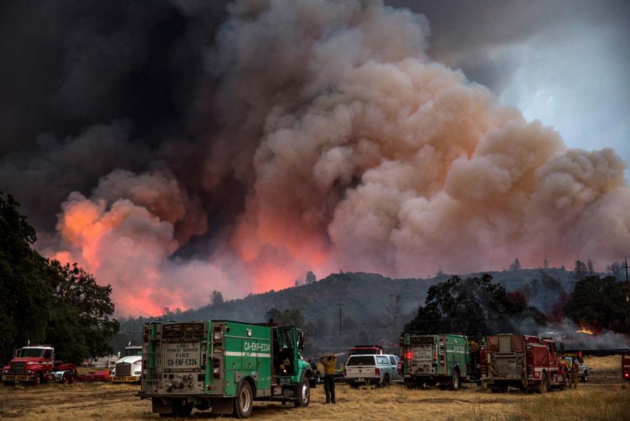  Cháy rừng dữ dội bùng phát ở Rocky Fire, bang California, Mỹ.