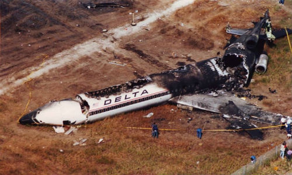 Chuyến bay 191 của Delta Airlines: Ngày 5/8/1985, chiếc máy bay mang số hiệu 191 của hãng hàng không Delta Airlines gặp một cơn bão sét, rơi xuống đất và đâm vào bồn chứa nước lớn của sân bay, khiến 136 người trong tổng số 163 hành khách thiệt mạng.