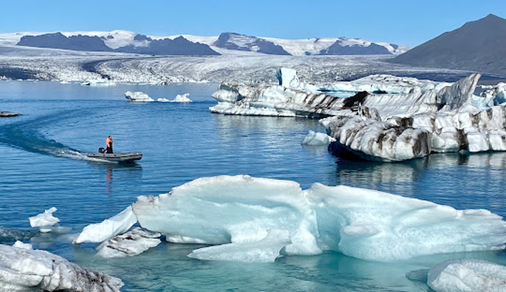 Iceland không chỉ thu hút khách du lịch bởi những cảnh quan thiên nhiên kỳ vĩ có một không hai, mà còn khiến du khách bất ngờ với nền ẩm thực độc đáo, trong đó có món  Hákarl, hay còn gọi là cá mập thối. Ảnh: An ninh Thủ đô