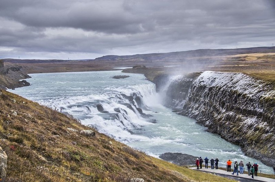 Thác “vàng” Gulfoss nằm trong hẻm núi của sông Hvítá ở phía tây nam Iceland. Đây là một trong những điểm du lịch nổi tiếng nhất trong cả nước. Những thác nước làm cho ta có cảm giác giống như  thác nước thần tiên đang biến mất vào lòng đất.