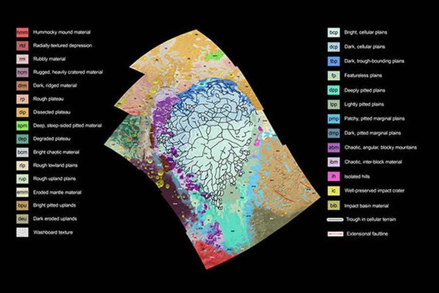 Một trong những  bản đồ địa chất không gian gây ấn tượng nhất là về sao Diêm Vương. Tàu New Horizons của NASA mô tả được diện tích khoảng 1290 dặm trên sao Diêm Vương và các khu vực xung quanh. Phần xanh, ở giữa là đồng bằng ni tơ Sputnik Planum, tím đậm là các dãy núi, màu đỏ là núi lửa đóng băng… 