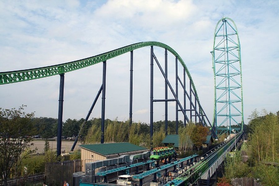 Tàu lượn siêu tốc cao nhất Tàu lượn Kingda Ka, Công viên giải trí Six Flags Great Adventure (Mỹ) cao tới 139m. Đây cũng là tàu lượn siêu tốc nhanh nhất ở Mỹ và nắm vị trí nhanh nhất thế giới với vận tốc 206 km/h. (Nguồn Oddee)     