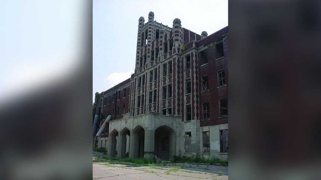 Waverly Hills, được xây dựng vào năm 1910 ở rìa Louisville, được đồn đại là  bị đồn "ma ám" khi đây là nơi điều trị cho các nạn nhân của "bệnh dịch trắng", những câu chuyện thí nghiệm y tế bất hợp pháp đã diễn ra tại đây. Nguồn: Kris Anold