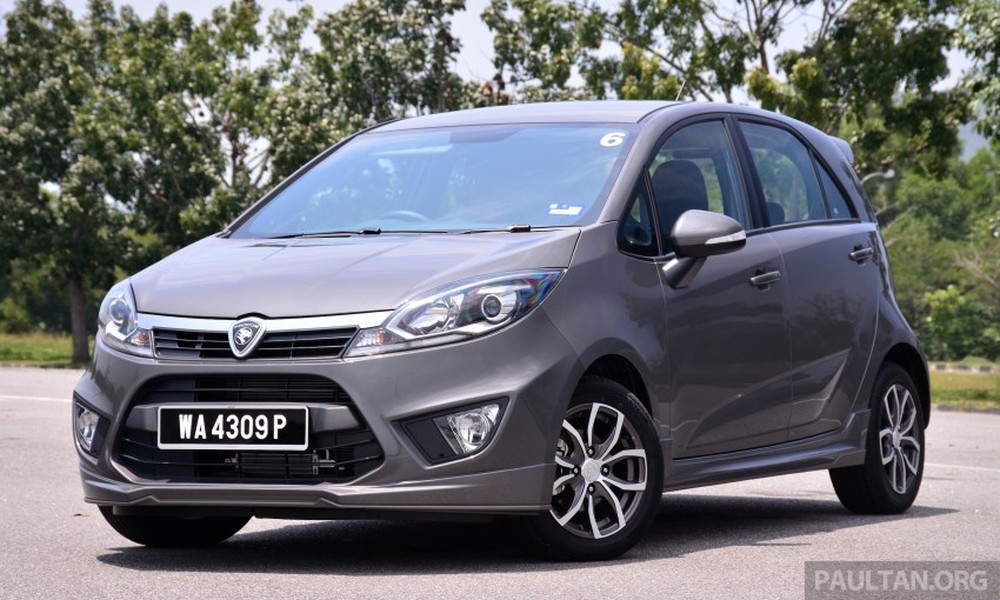 Iriz là sản phẩm do hãng xe nội địa Malaysia Proton sản xuất. Tại thị trường này, Proton Iriz có giá từ 13.000 - 19.400 USD (276 - 411 triệu đồng) tùy các phiên bản.