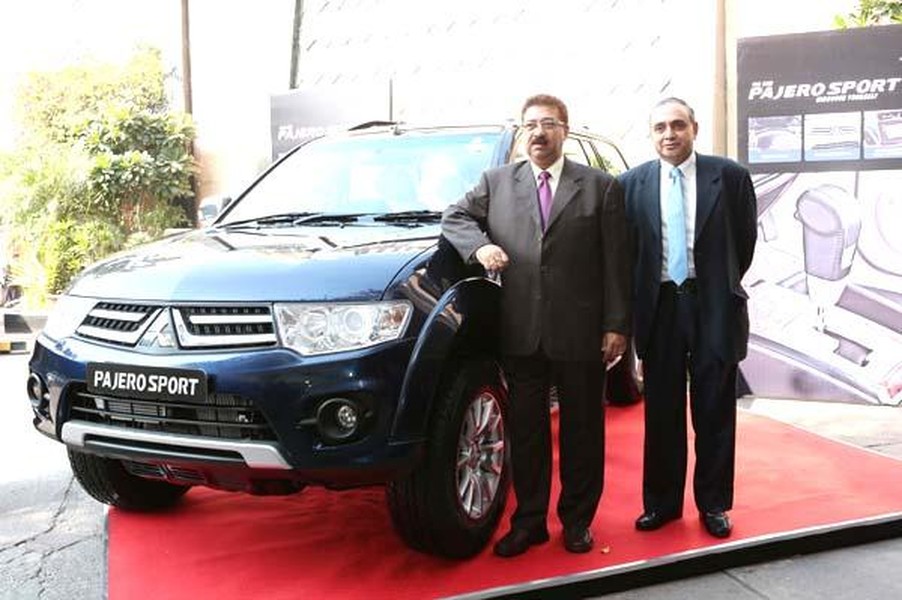 Cụ thể, Mitsubishi Pajero Sport mới được ra mắt tại một showroom ở Delhi.