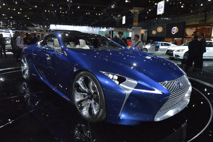 Alain Uyttenhoven - Phó chủ tịch tập đoàn Lexus châu Âu khẳng định rằng nhóm nghiên cứu mẫu xe LF-LC concept sẽ biến mẫu xe này thành một mẫu xe thị trường, nhưng nó sẽ không kế thừa hoàn toàn những chi tiết của chiếc siêu xe đẳng cấp LFA.