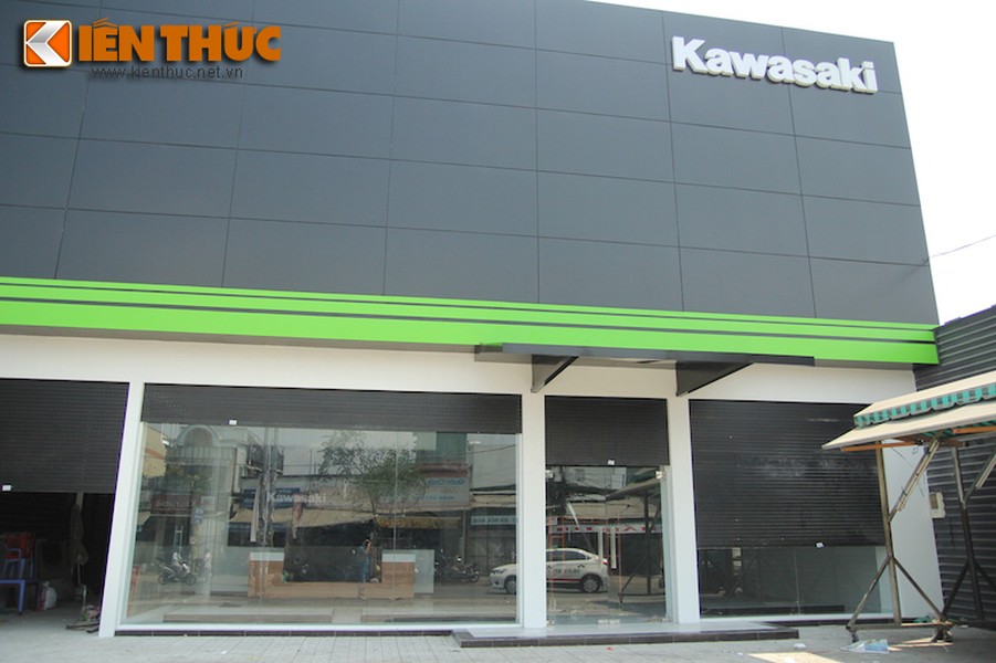 Có tên Max Moto,  đại lý đầu tiên của Kawasaki nằm ở đường Phạm Hùng, quận 8 TP.HCM.