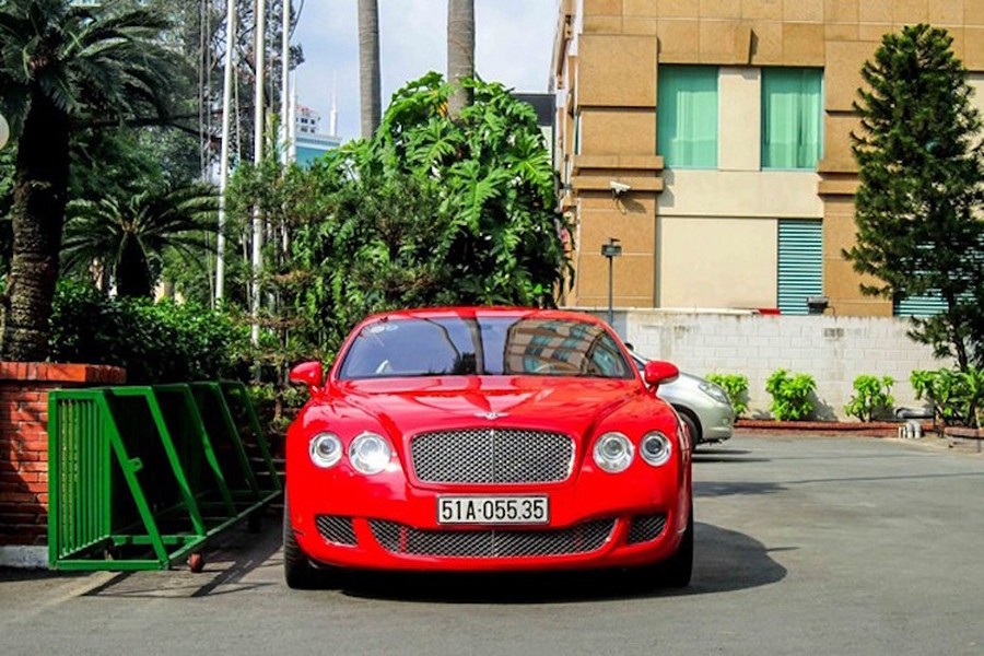 Trước khi về tay chủ mới,  chiếc Bentley Continental GT Speed này từng thuộc quyền sở hữu của một thiếu gia Sài Gòn, người mua liên tiếp ba siêu xe trong thời gian gần đây.