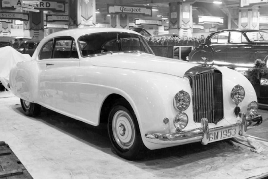 Xuất hiện vào năm 1952, chiếc  "siêu xe hàng hiếm" Bentley R-Type Continental Fastback từng là chiếc xe 4 cửa nhanh nhất Thế giới.