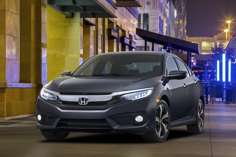 Phiên bản sedan của Civic thế hệ mới có thiết kế gần như y hệt bản concept được Honda tung ra tại triển lãm New York hồi tháng 4, với các đường nét cực kỳ hiện đại và trông cao cấp hơn.