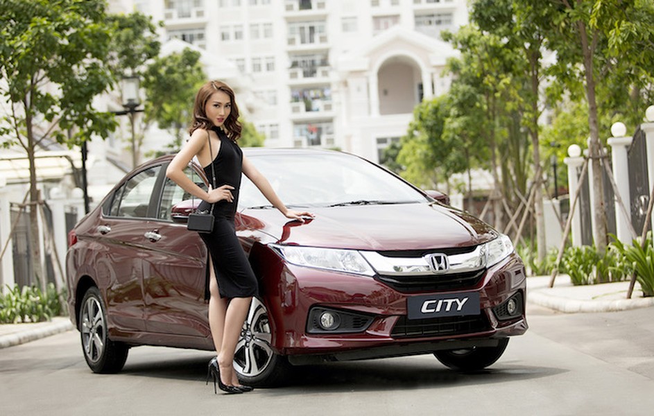 Siêu mẫu Tô Uyên Khánh Ngọc sánh đôi cùng  Honda City 2016. Cô được biết đến từ sau cuộc thi “Siêu mẫu Việt Nam 2013″.