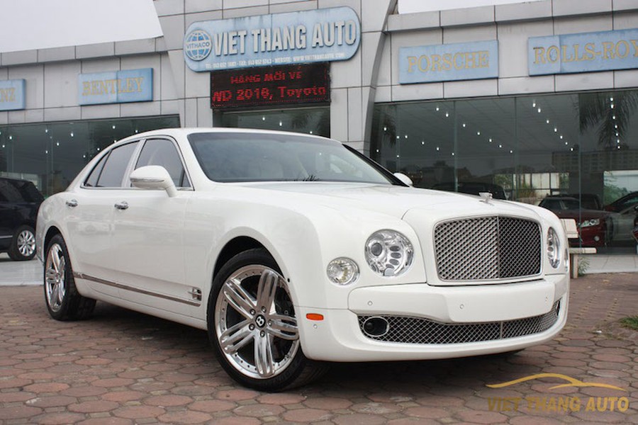 Ra mắt lần đầu vào năm 2010, Bentley Mulsanne là mẫu xe siêu sang cỡ lớn đỉnh cao đầu tiên của Bentley trong thế kỷ 21, thay thế cho chiếc Arnage cũ kỹ, tồn tại từ khi vẫn còn "chung nhà" với Rolls-Royce.