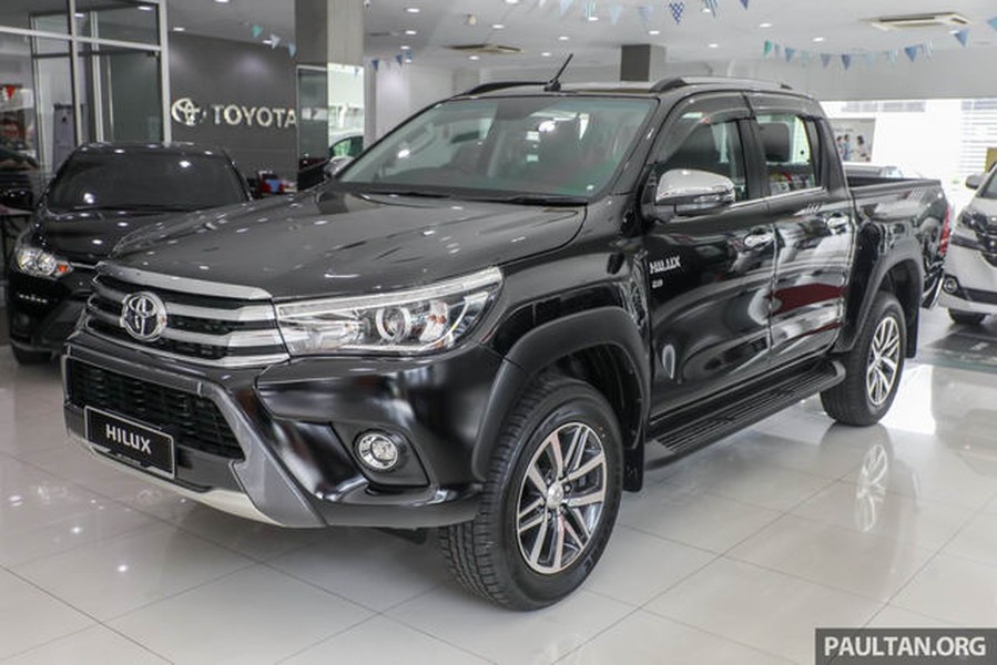 Mẫu xe  bán tải Toyota Hilux phiên bản nâng cấp vừa xuất hiện tại thị trường Malaysia với nhiều thay đổi về thiết kế và được trang bị thêm nhiều tính năng hiện đại hơn so với phiên bản hiện tại đang được bán ra.