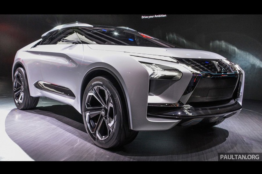 Đúng như kế hoạch, mẫu  xe SUV Mitsubishi e-Evolution đã được hãng ô tô Mitsubishi công bố tại Triển lãm Tokyo 2017. Đây cũng là mẫu xe “hồi sinh” dòng sedan thể thao Evolution được yêu thích trên toàn thế giới.