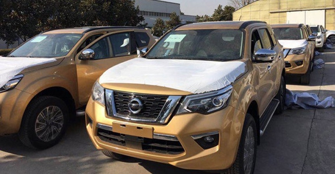 Khoảng gần 1 tháng nữa, mẫu xe SUV  Nissan Terra 2018 mới sẽ ra mắt người dùng. Mới đây, một vài hình ảnh thực tế của mẫu xe này đã chính thức lộ diện hoàn toàn tại một nhà máy ở Trung Quốc thu hút sự quan tâm của nhiều người tiêu dùng