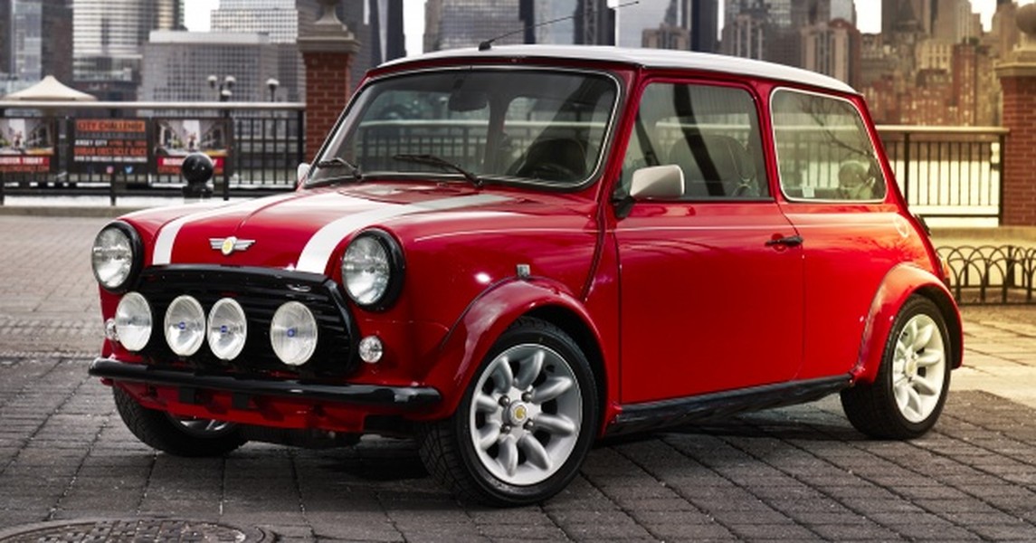 Mẫu  ôtô điện Mini Cooper vừa ra mắt tại Triển lãm ôtô quốc tế New York 2018 mang phong cách hoài cổ, động cơ điện công suất 38 mã lực.