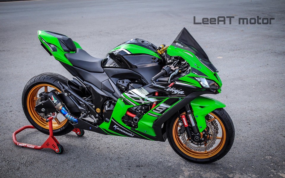 Bản độ mang tên superbike Kawasaki ZX-10R được thực hiện dựa trên nền tảng chiếc  xe naked-bike Kawasaki Z800 cũ với chi phí chỉ khoảng 30 triệu đồng tại TP HCM khiến nhiều người ngạc nhiên.