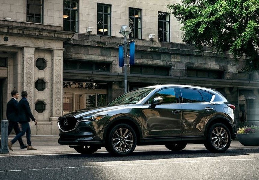 Mẫu  xe ôtô Mazda CX-5 Signature 2019 vừa được ra mắt trong khuôn khổ triển lãm ô tô Seattle Auto Show 2018 diễn ra ở thành phố cảng biển Seattle, bang Washington Mỹ. Đây là phiên bản cao cấp nhất của dòng xe CX-5 từ trước nay.