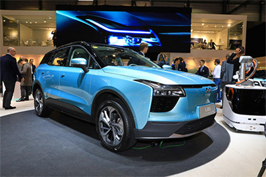 Mẫu xe SUV điện Aiways U5 chính thức ra mắt tại châu Âu hồi tháng 3 thông qua triển lãm Geneva Motor Show 2019. Hành trình kéo dài 14.231 km từ Trung Quốc tới châu Âu mà U5 sắp thực hiện không chỉ nhằm mục đích quảng bá, mà còn là một phần trong chương trình thử nghiệm nghiêm ngặt của mẫu SUV điện hạng trung này.