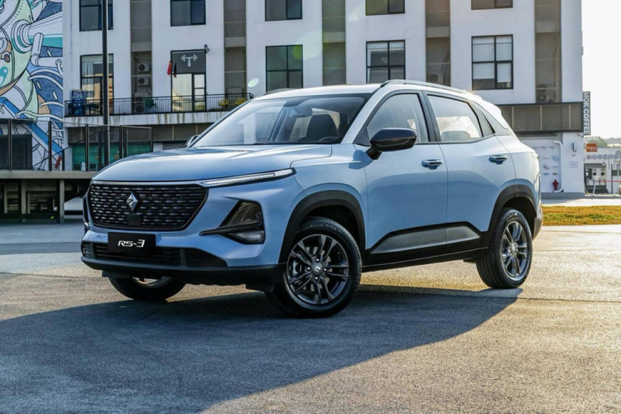 Baojun - thương hiệu con tại Trung Quốc của tập đoàn General Motors - đã tung ra một mẫu SUV cỡ B mới mang tên RS-3 ở thị trường ôtô lớn nhất thế giới.  Baojun RS-3 2020 mới là mẫu xe thứ 4 trong danh mục sản phẩm mới đã được giới thiệu trong năm nay của thương hiệu Baojun, sau SUV cỡ C RS-5, MPV RM-5 và sedan RC-6.