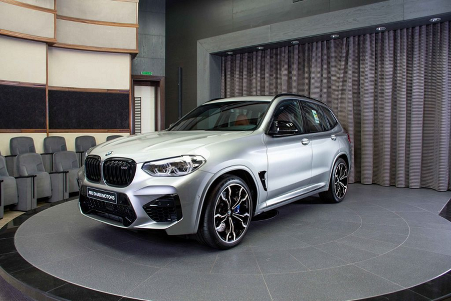 Xuất hiện tại thị trường Abu Dhabi, phiên bản của mẫu  xe BMW X3 M Competition này mang trên mình lớp sơn Xám Donington Grey, kết hợp cùng bộ mâm xe to bản 21-inch và các điểm nhấn màu đen tương phản.