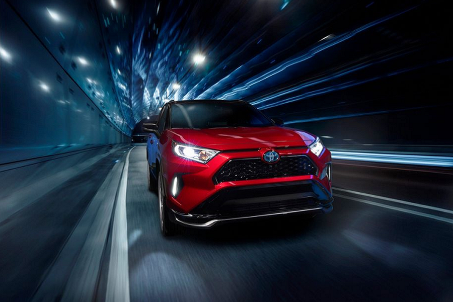 Trong khuôn khổ triển lãm Los Angeles Auto Show 2019 đang diễn ra ở Mỹ, hãng xe hơi danh tiếng Nhật Bản - Toyota đã chính thức giới thiệu phiên bản hybrid plug-in của mẫu crossver RAV4 hoàn toàn mới với tên gọi RAV4 Prime 2021.  Toyota RAV4 Prime 2021 mới sẽ là mẫu xe mạnh và tiết kiệm nhất trong gia đình RAV4 từ trước tới nay. Dự kiến, xe sẽ bắt đầu "lên kệ" từ mùa hè năm 2020.