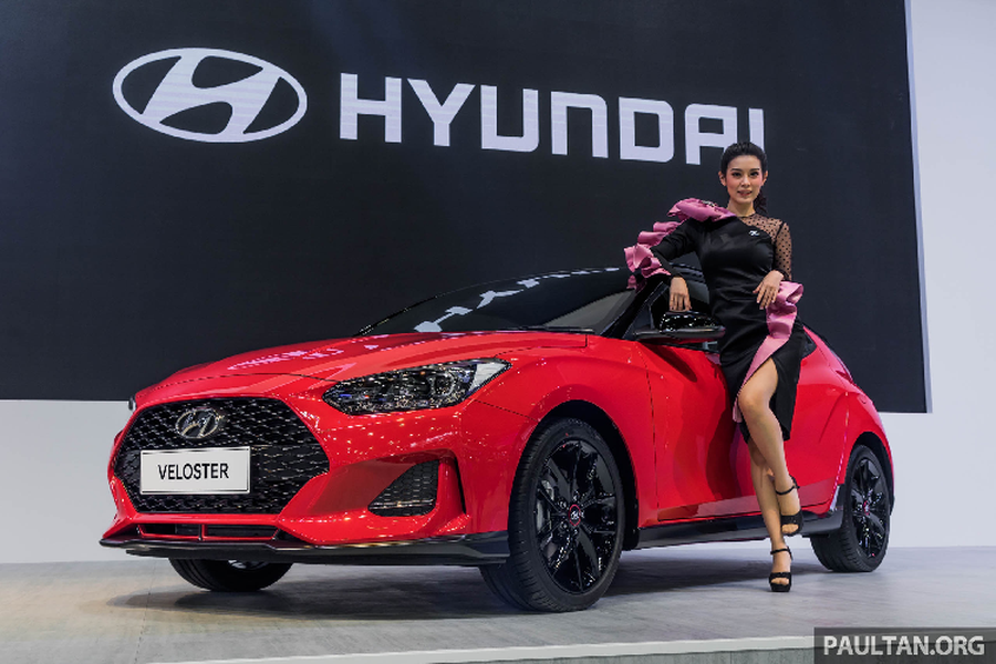 Mẫu xe  Hyundai Veloster 2020 mới vừa chính thức ra mắt tại Thái Lan được trang bị động cơ 1.6L tăng áp, công suất 201 mã lực. Đây là mẫu xe từng gây chú ý tại thị trường Việt dưới dạng hatchback 4 cửa đầy cá tính.