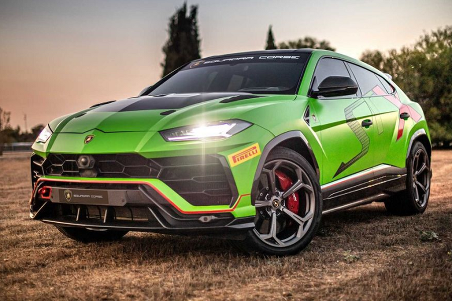 Lần đầu lộ diện từ năm 2018 với concept xe đua,  siêu SUV Lamborghini Urus ST-X Concept chính thức ra mắt sau đó 1 năm với tư cách là “chiếc siêu SUV đầu tiên trong thế giới xe đua.”