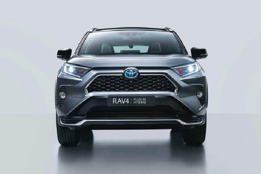 Tại lục địa già,  Toyota RAV4 Prime 2021 mới xuất hiện dưới cái tên Toyota RAV4 Plug-in Hybrid. Xe có khoảng cách di chuyển bằng điện 65 km.