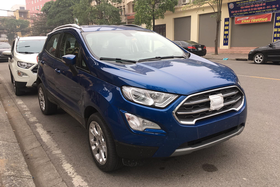 Mới đây, những hình ảnh về mẫu  Ford EcoSport 2020 mới đang trong quá trình chạy thử tại Hải Dương đã bất ngờ bị phát tán trên một số diễn đàn ôtô xe máy. Điều đáng nói là chiếc xe chạy thử này hoàn toàn không bị che chắn bởi những lớp đề-can thường thấy, xe còn mang cặp biển số tạm của tỉnh Hải Dương, nơi đặt nhà máy của Ford Việt Nam. Chính vì vậy, nhiều giả thiết cho rằng đây chính là phiên bản EcoSport 2020 nâng cấp có thể sắp ra mắt tại Việt Nam.