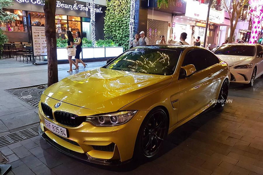 Hiện nay, số lượng  xe BMW M4 Coupe đang lăn bánh trong nước là không nhiều, chỉ khoảng trên dưới 10 chiếc, trong đó bao gồm cả phiên bản M4 mui trần. Đặc biệt, đa số xe đều tập trung ở khu vực miền nam. Phiên bản M4 này đã trải qua nhiều năm lưu hành trên thị trường và chưa đón nhận phiên bản cập nhật mới nhưng dường như vẻ đẹp của xe vẫn không hề bị phai nhoà theo thời gian.