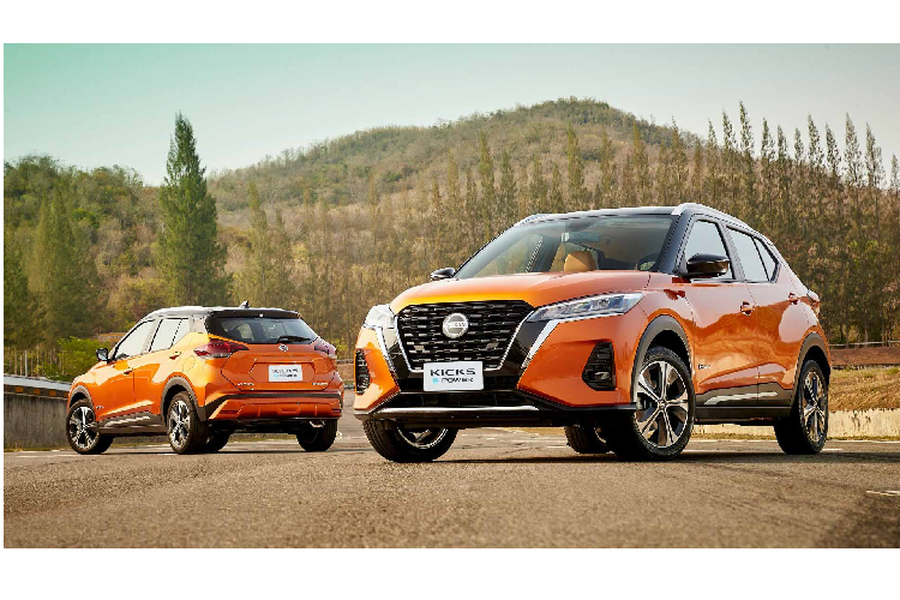 Nissan Kicks ra mắt lần đầu tiên vào năm 2016. Sau 4 năm tồn tại, mẫu xe này đang nhận được các thay đổi mới để tăng sức cạnh tranh. Phiên bản nâng cấp  Nissan Kicks 2021 mới được hãng xe Nhật Bản quyết định ra mắt tại Thái Lan vào tháng 3, tuy nhiên việc ra mắt đã bị hoãn do dịch Covid-19, khiến ngày ra mắt chính thức bị đẩy lùi tới hôm nay.