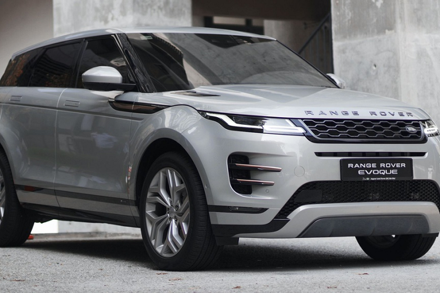 Land Rover vừa chính thức phân phối  Range Rover Evoque 2020 mới thế hệ thứ 2 tại thị trường Malaysia. Là một trong những thị trường tiêu thụ ôtô lớn nhất Đông Nam Á, thật khó hiểu khi chiếc Evoque thế hệ mới được phân phối khá trễ tại Malaysia. Trong khi đó, Evoque đời mới đã được bán tại Việt Nam từ tháng 10/2019.