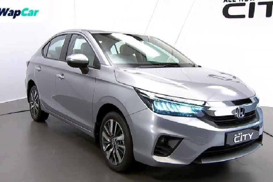 Honda Motors mới đây vừa chính thức vén màn mẫu sedan hạng B -  Honda City 2020 mới tại thị trường Ấn Độ với rất nhiều thay đổi đáng chú ý. Mẫu xe này sẽ được bán ra với 3 phiên bản, bao gồm bản V, VX và ZX kèm theo mức giá dao động từ 1.089.900 - 1.464.900 Rupee (khoảng 336 - 451 triệu đồng).