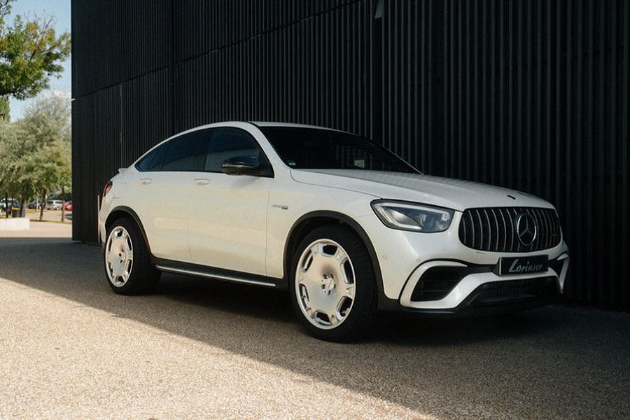 Cải thiện động cơ, hiệu suất của  Mercedes-AMG GLC 63 S Coupe 2020 mới chính là phần nâng cấp ấn tượng nhất từ Lorinser. Nâng cấp này có giá 2.499 Euro (tương đương khoảng 68,6 triệu đồng) tại Đức, nó có sẵn cho cả AMG GLC 63 và 63 S.