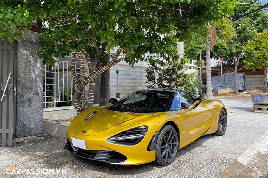 Được biết, đây chính là  siêu xe McLaren 720S Spider đầu tiên cập bến thành phố du lịch xinh đẹp này và là chiếc 720S Spider thứ 6 về nước. McLaren 720S Spider là biến thể mui trần của dòng xe 720S vốn đang rất được ưa chuộng trên toàn thế giới nhờ thiết kế mang đậm tính khí động học và sức mạnh “khủng” từ khối động cơ V8 tăng áp kép của mình. Những yếu tố nói trên chính là chìa khóa dẫn đến sự thành công của dòng xe 720S ở thị trường xe hơi trong nước nói riêng và quốc tế nói chung.