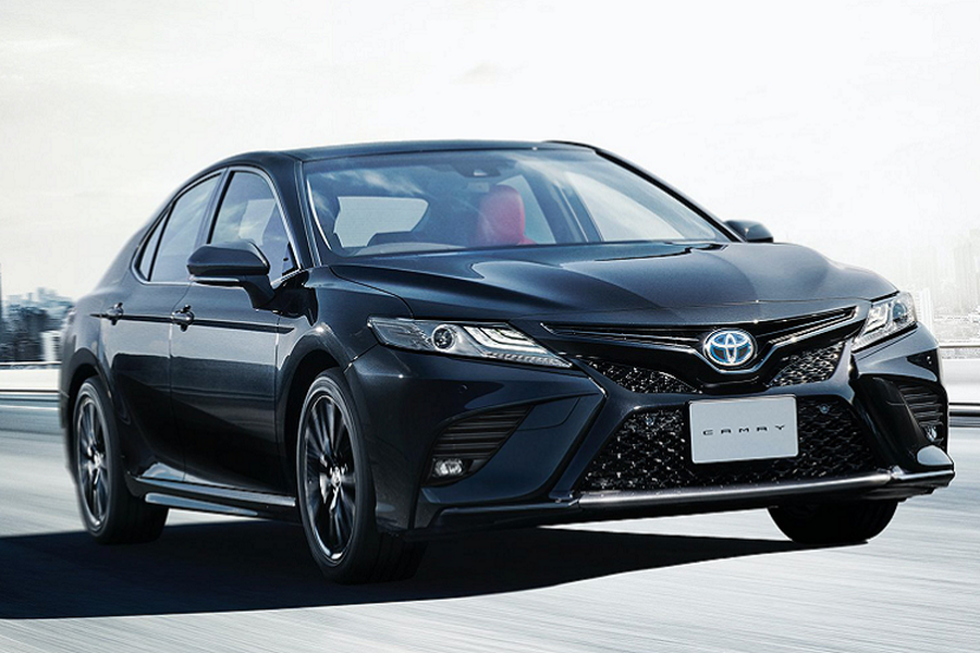  Toyota Camry sedan là mẫu xe bán chạy và được quan tâm nhiều nhất trong phân khúc hạng D. Để hấp dẫn khách hàng, nhà sản xuất ô tô Nhật Bản liên tục tung ra nhiều phiên bản khác nhau ở nhiều thị trường để làm mới dòng sản phẩm, đồng thời thu hút khách mua xe. Toyota Camry “Black Edition” là một ví dụ.