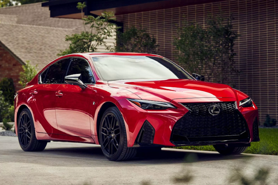 Theo đó,  Lexus IS 2021 mới sẽ có giá khởi điểm đắt hơn khoảng 500 USD so với thế hệ trước và vẫn có giá thấp hơn các đối thủ trong cùng phân khúc như Mercedes C-Class (49,200 USD), BMW 3-Series (41,250 USD) hay Audi A4 (40,095 USD) tại Mỹ.