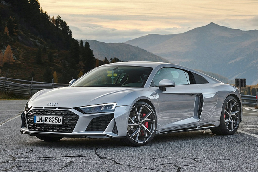 Sau khi ra mắt tại châu Âu cuối năm 2019, mẫu  siêu xe Audi R8 V10 RWD 2021 gia nhập dòng sản phẩm của hãng này tại Mỹ.