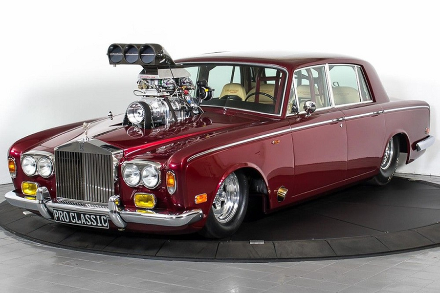 Rolls-Royce chế tạo một số mẫu xe sang trọng nhất trên thế giới như Ghost, Phantom và Cullinan. Khi nhắc đến thương hiệu danh giá này, người ta thường không nghĩ tới tốc độ và hiệu suất, chứ đừng nói đến đua drag. Tuy nhiên, chiếc  xe siêu sang Rolls-Royce trong bài viết này lại hoàn toàn khác biệt.