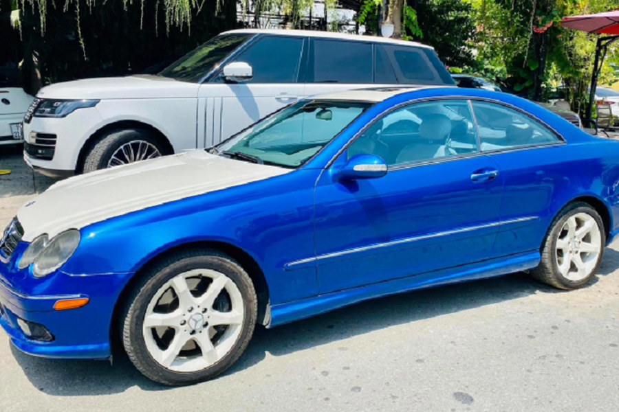 Là thế hệ trước của dòng Mercedes-Benz E-Class Coupe/Cabriolet – dòng CLK (2002 – 2010) có thể được nhiều “tín đồ” yêu xe Đức biết đến, dẫu vậy dòng xe này vẫn còn khá xa lạ với số đông. Cách đây hơn 10 năm, mẫu  xe sang Mercedes-Benz CLK được xem chỉ dành cho những dân chơi sang chảnh, sành điệu.