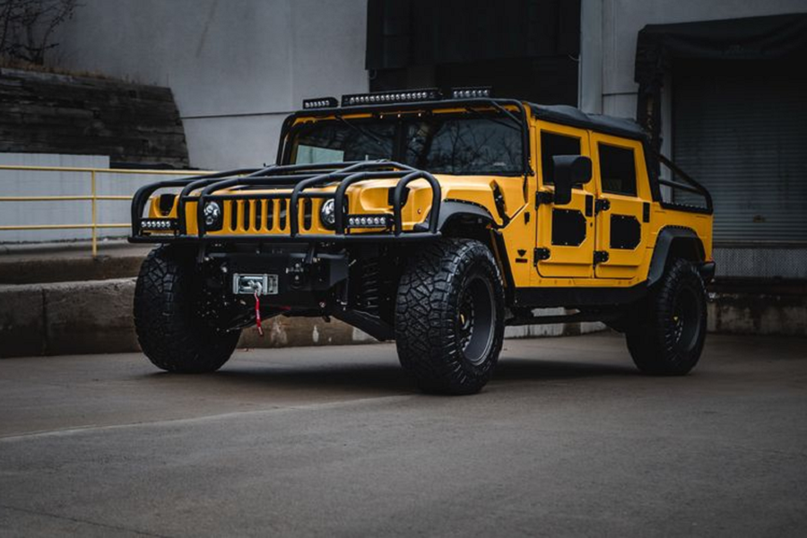 Dự án của Mil-Spec có tên đầy đủ là  Hummer M1-R H1 mới và Mil-Spec đã mất hàng nghìn giờ để hoàn thiện chiếc bán tải độc nhất vô nhị này.