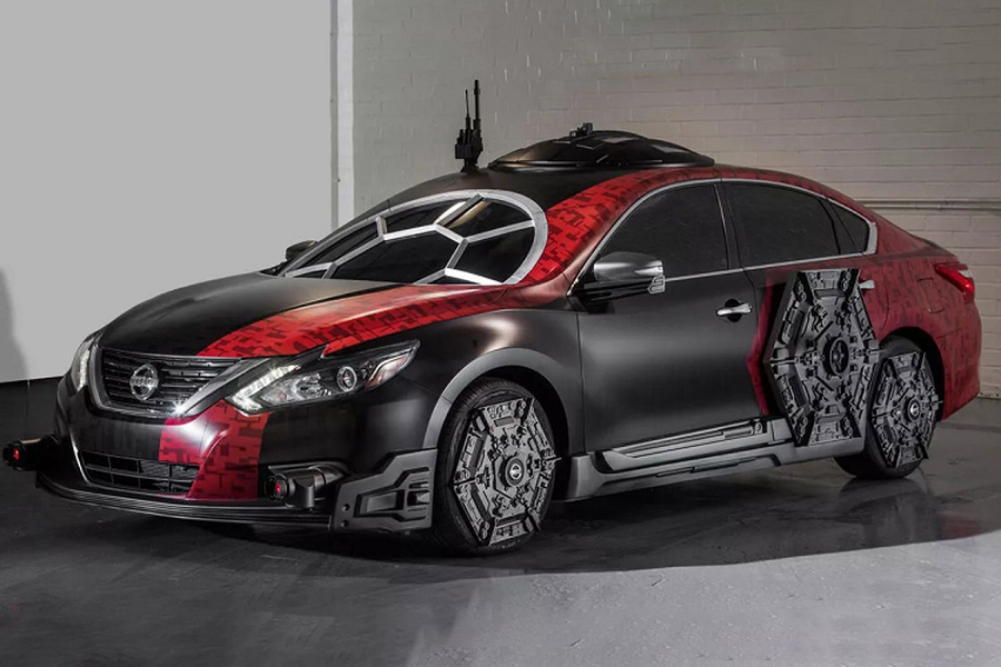 1. Nissan Altima Special Forces TIE Fighter: Mẫu  xe ôtô độc đáo này được lấy cảm hứng từ loạt phim Star Wars. Đây là kết quả của sự hợp tác giữa Nissan, Lucasfilm và công ty chế tạo Vehicle Effects của Hollywood. Nissan Altima Special Forces TIE Fighter được tích hợp những hiệu ứng âm thanh và ánh sáng tương tự mẫu máy bay chiến đấu TIE trong phim Star Wars.