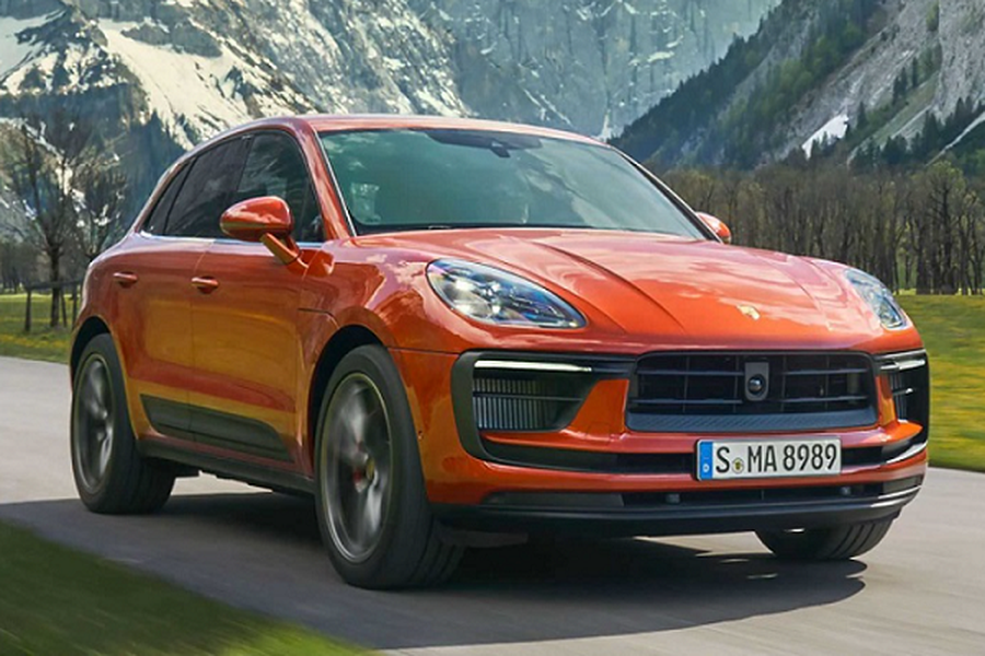 Điểm đáng chú ý của  Porsche Macan 2022 mới là sự vắng mặt của biến thể Turbo, thay vào đó là Macan GTS giờ đây nắm giữ vai trò đầu bảng trong dòng sản phẩm. Phiên bản hàng đầu này hiện sử dụng động cơ tăng áp kép V6 2.9L từng có mặt trên biến thể Turbo, sản sinh công suất tối đa 434 mã lực - tăng gần 60 mã lực so với thế hệ tiền nhiệm. 