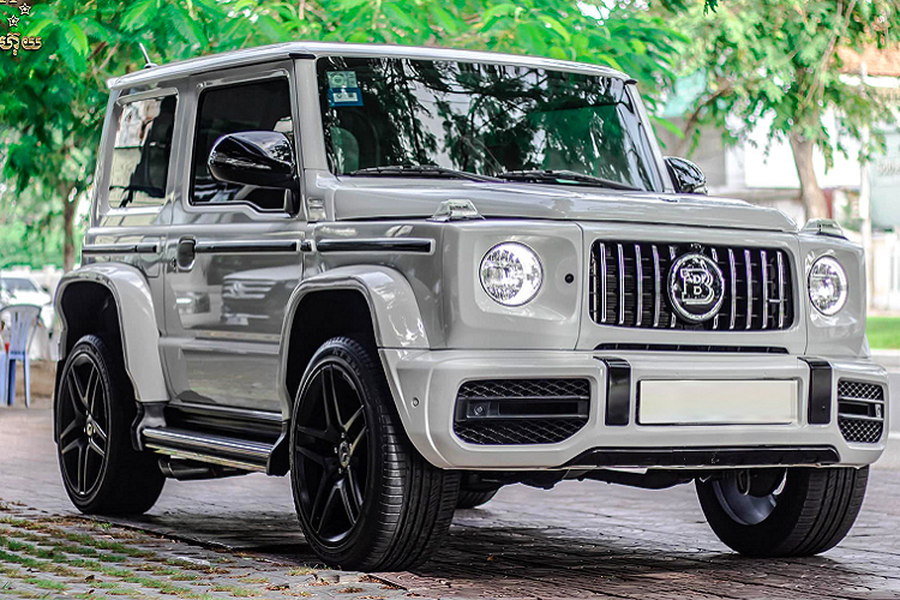  Suzuki Jimmy thế hệ mới mang thiết kế hình dáng hộp tương tự như dòng Mercedes-Benz G-Class đã trở thành nguồn cảm hứng cho các hãng độ. Theo đó, nhiều hãng độ ở Dubai, Trung Đông đã bắt tay vào nâng cấp ngoại thất cho Suzuki Jimny theo phong cách của Mercedes-AMG G63, thậm chí là các dòng như Brabus 800 Widestar.