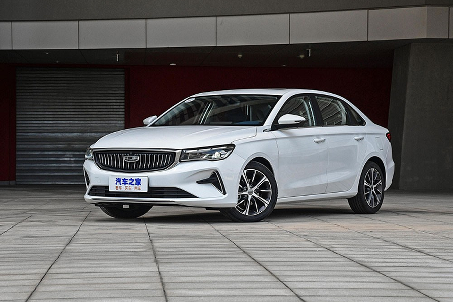 Tại triển lãm Ô tô Thành Đô 2021 hiện đang diễn ra tại Trung Quốc, hãng Geely đã vén màn thế hệ mới của dòng sedan cỡ nhỏ Emgrand. Được phát triển dựa trên cơ sở gầm bệ BMA mới,  Geely Emgrand 2022 mới hứa hẹn mang đến không gian nội thất rộng rãi hơn, cảm giác thoải mái hơn và khả năng đáp ứng vô lăng tốt hơn.