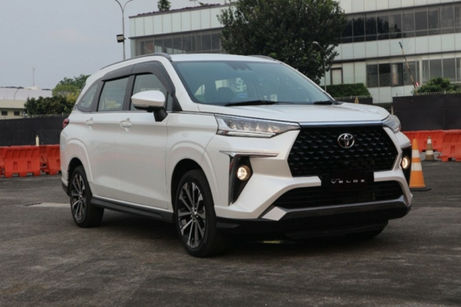 Mới đây,  Toyota Veloz 2022 mới đã chính thức được ra mắt tại Indonesia. Mặc dù cùng xuất hiện với Avanza nhưng Veloz được định vị ở phân khúc cao hơn, nhờ đó cũng sở hữu nhiều trang bị tiên tiến hơn nhằm hướng đến khách hàng muốn trải nghiệm chiếc MPV hiện đại và an toàn.