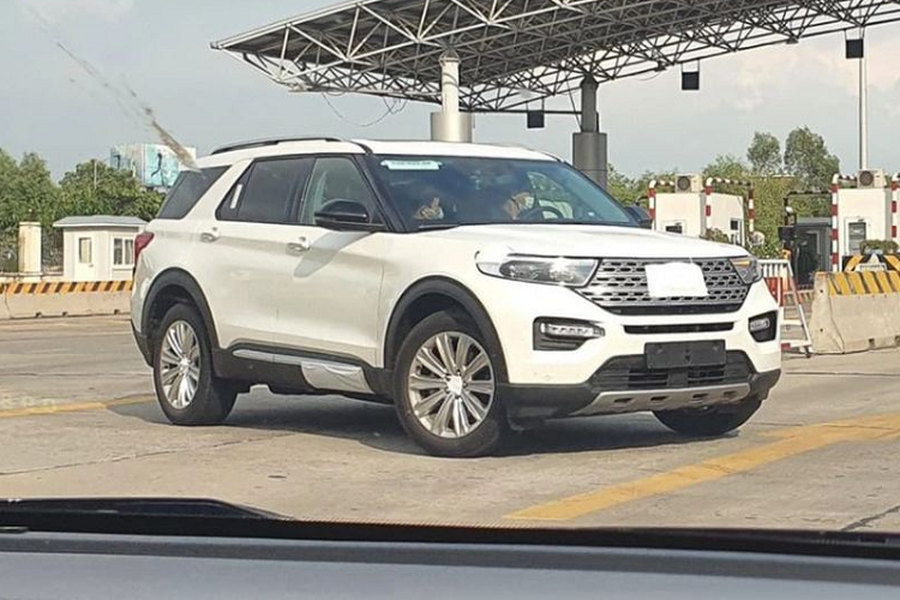 Mới đây, một chiếc Ford Explorer bí ẩn đã được bắt gặp trên cao tốc Hà Nội - Hải Phòng, ngoại thất của chiếc xe giống hệt như  Ford Explorer 2022 mới, nhiều khả năng đây là xe chính hãng được nhập từ Mỹ.